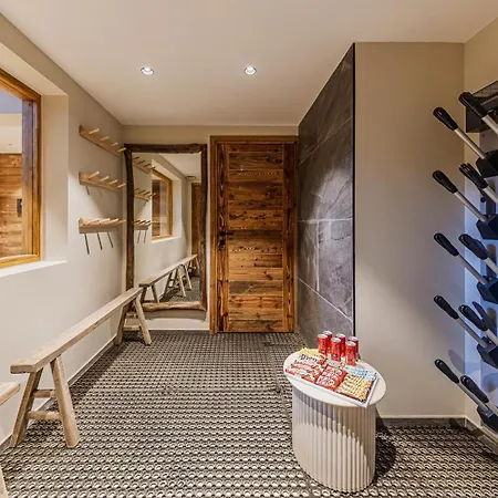 Luxury - Fireplace Heated Pool & Sauna