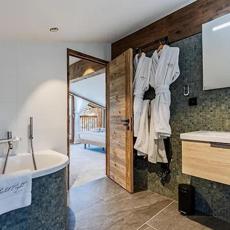 Luxury - Fireplace Heated Pool & Sauna